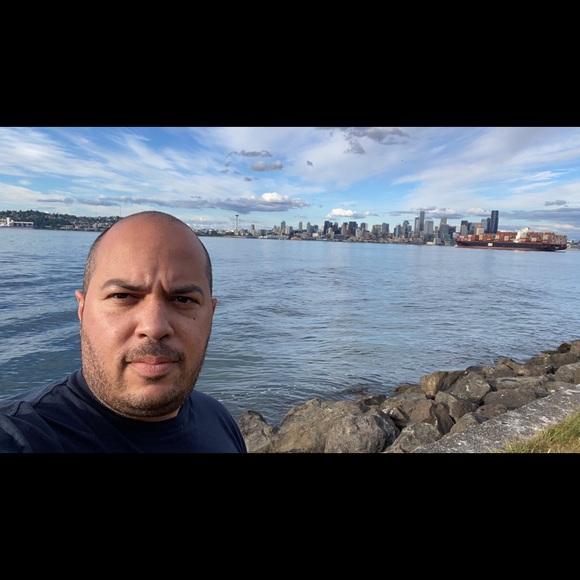 Meet your Posher, Carlos - Picture 1 of 1